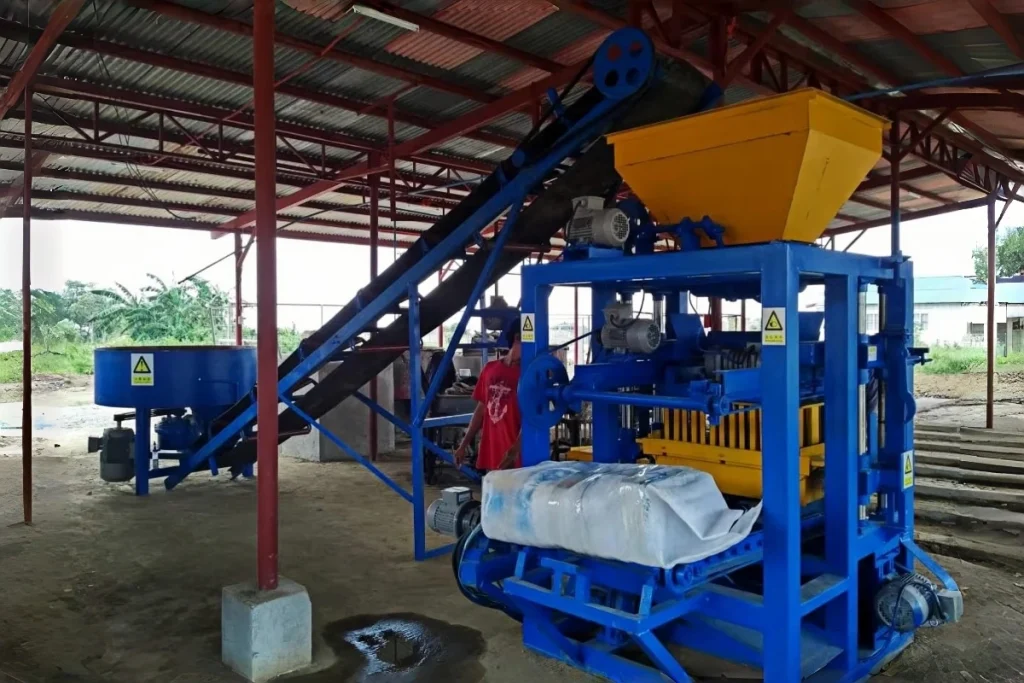 QT4-24 concrete block making machine